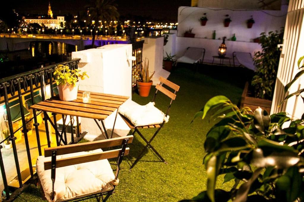 Apartamento Atico Con Vistas A La Torre Del Oro Y Catedral By Thegoodtourist