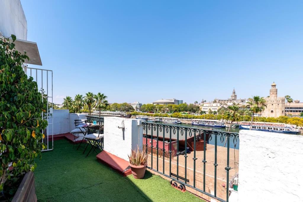 Atico Con Vistas A La Torre Del Oro Y Catedral By Thegoodtourist Apartamento *